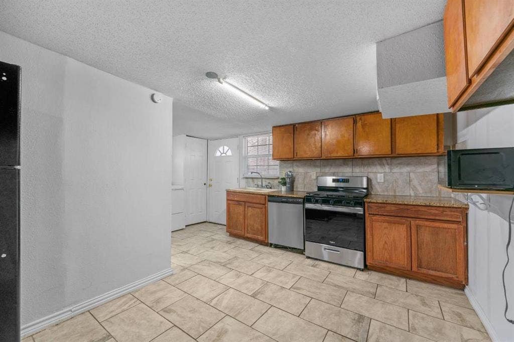 1 BR in Garland