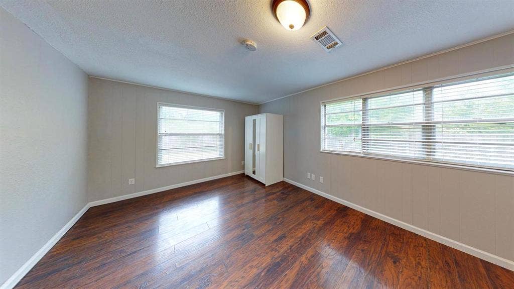 1 BR in Benbrook