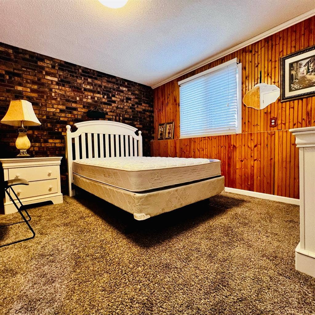 Private bedroom  in Maple Grove