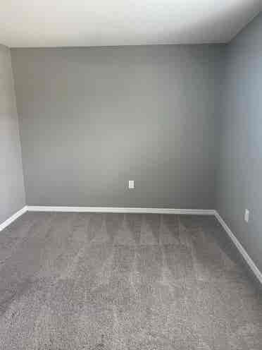 Rooms For Rent for -Hundred.