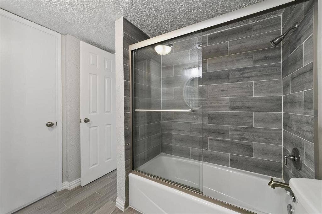 1 BR in Garland