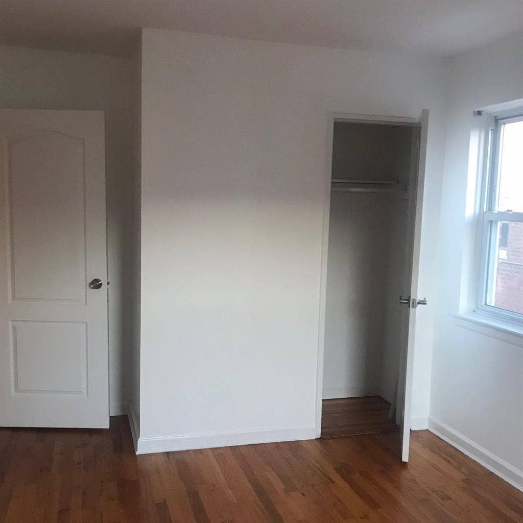 $/month mid-size room Brooklyn