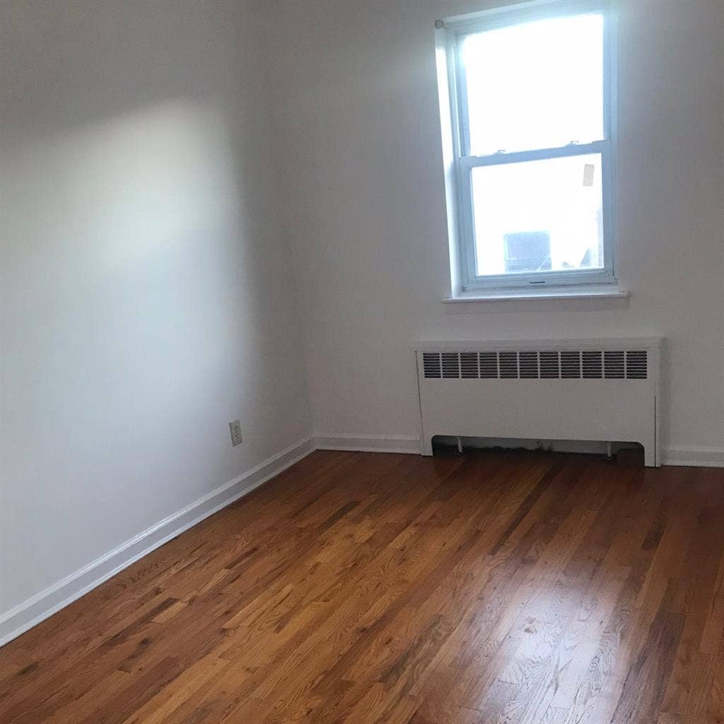 $/month mid-size room Brooklyn