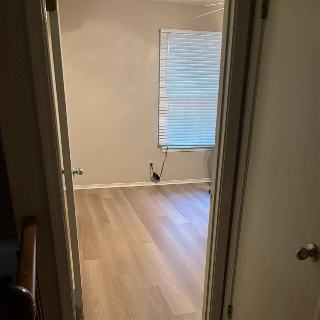 Room for rent to town house