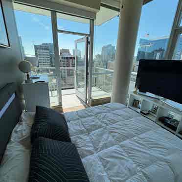 Luxury Apartment W/ Private Balcony