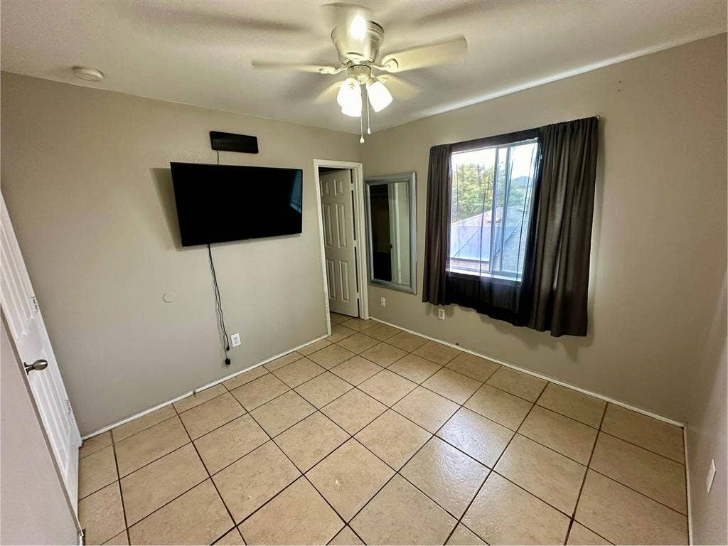 Three Rooms For Rent In Kyle.