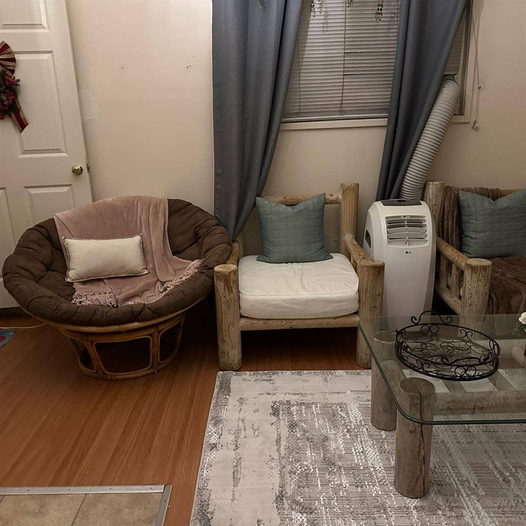 LARGE 1BD ROOM STUDIO