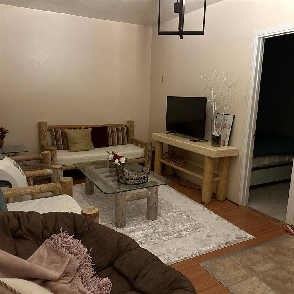 LARGE 1BD ROOM STUDIO