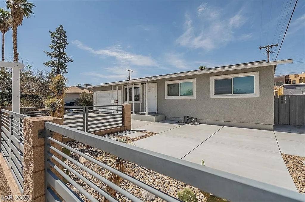 3 Minutes from Las Vegas Strip!