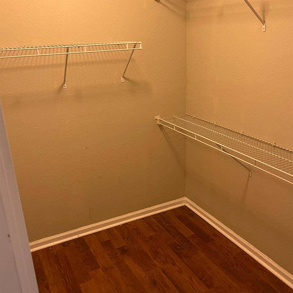 Master bedroom for rent