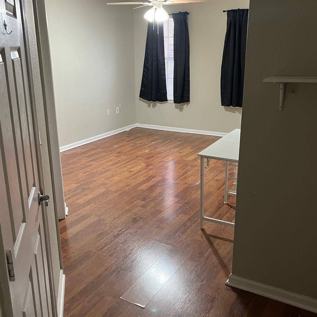 Master bedroom for rent