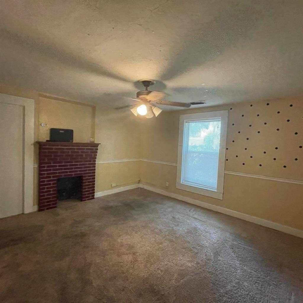 Spacious Spare Room w/Private Entry