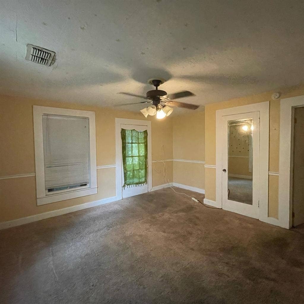 Spacious Spare Room w/Private Entry