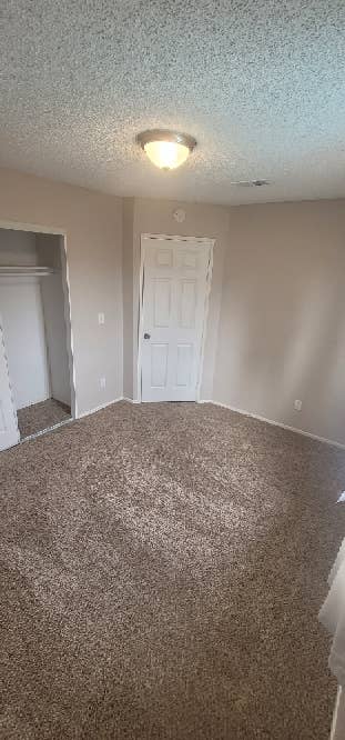 Looking for roommate