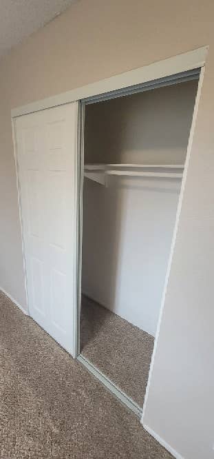 Looking for roommate