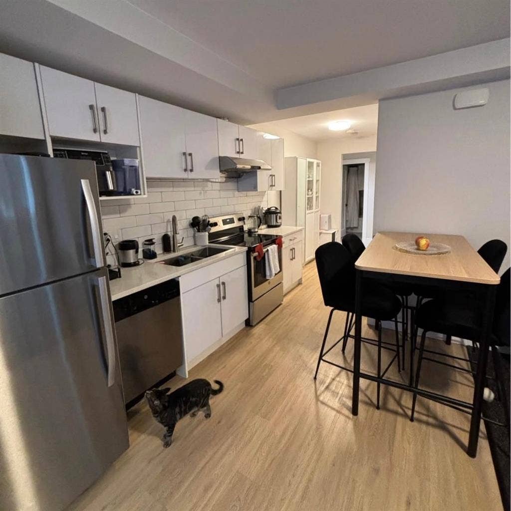 1bedroom available In 2 bdrm suite