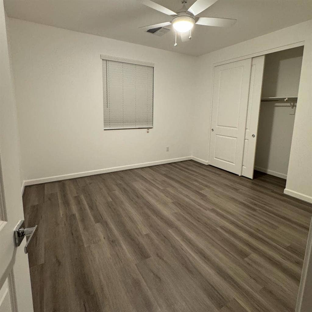 Looking for roommatees