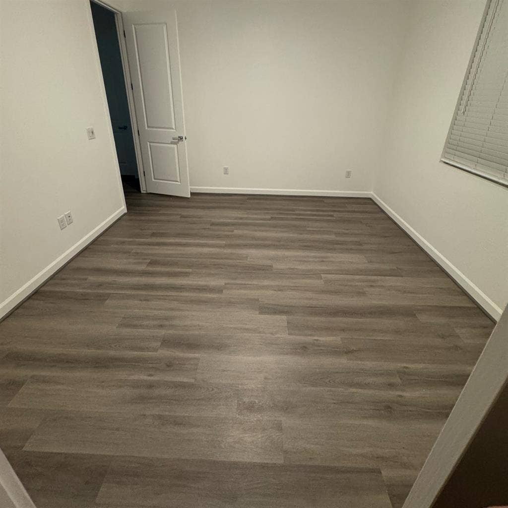 Looking for roommatees