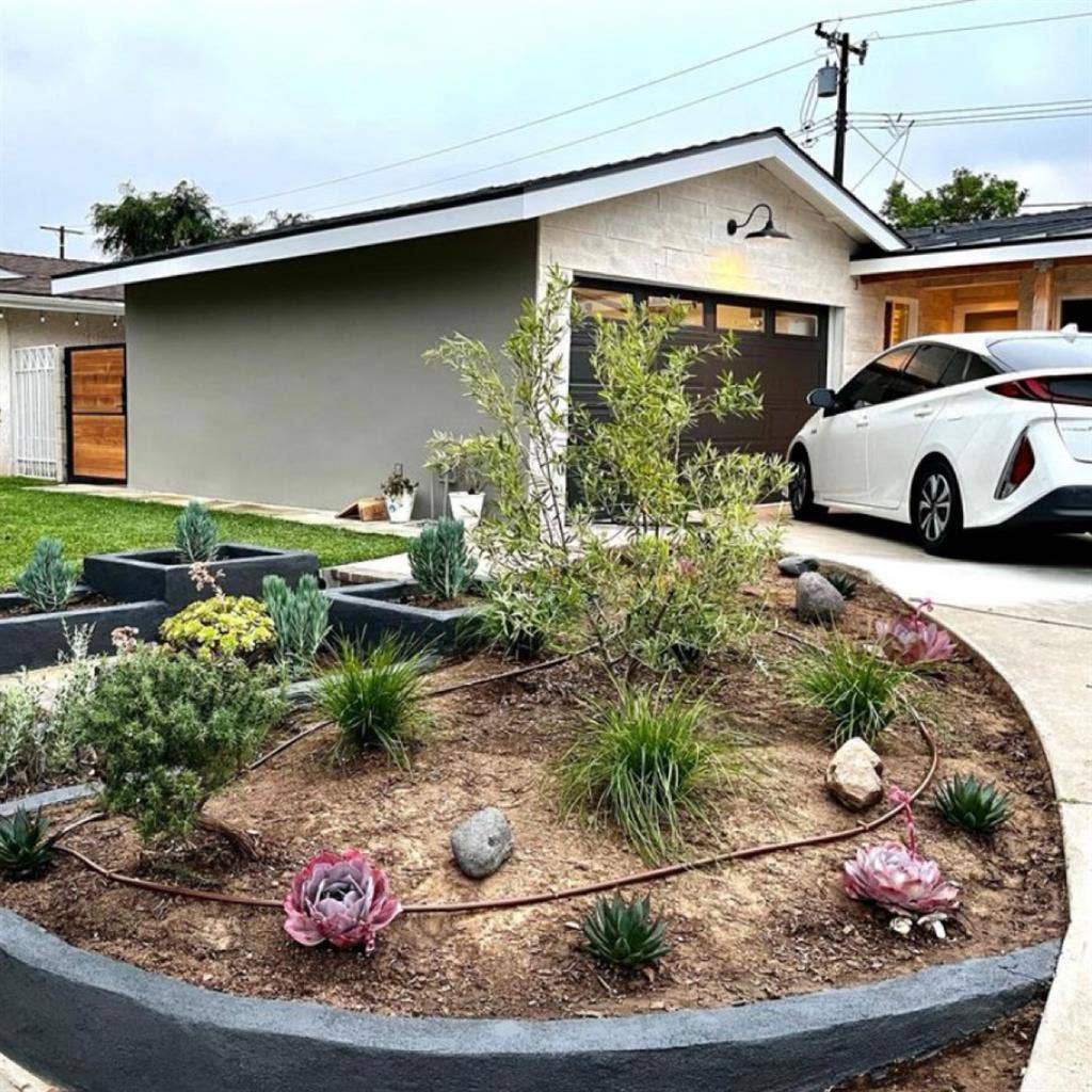 Room in 
Costa Mesa babe bungalow