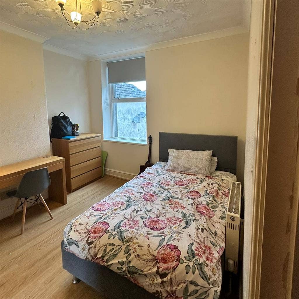 Single room available on Crwys Road