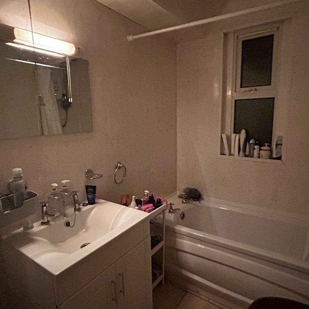 Single room available on Crwys Road