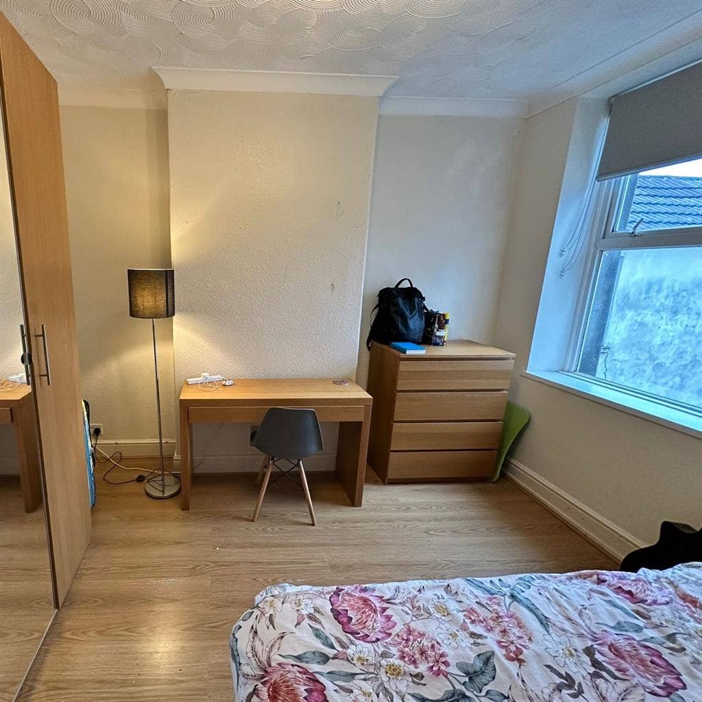 Single room available on Crwys Road