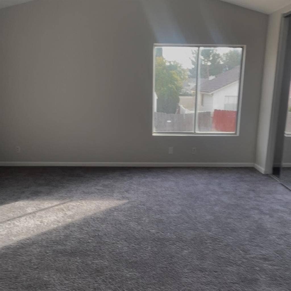 Master bedroom for rent 