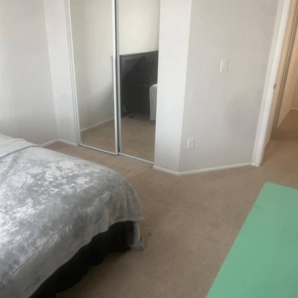 Looking for Roommate