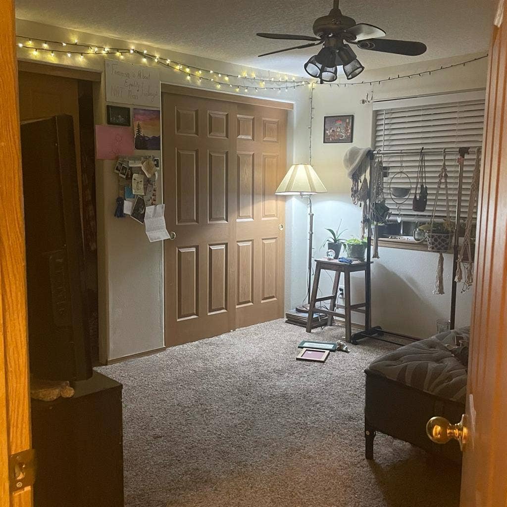 Looking for a Female roommate.