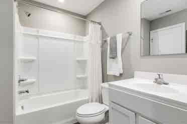 Room for rent near downtown Charlot