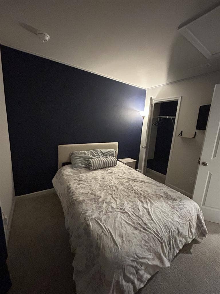 Room for rent near downtown Charlot