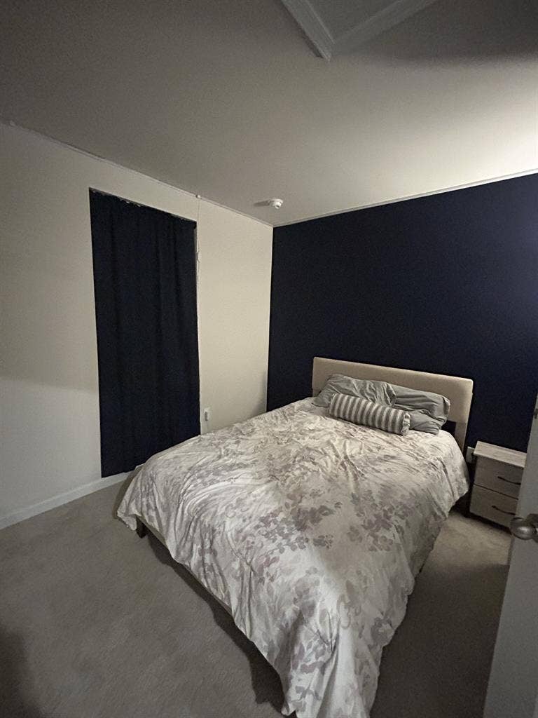 Room for rent near downtown Charlot