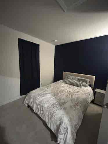 Room for rent near downtown Charlot