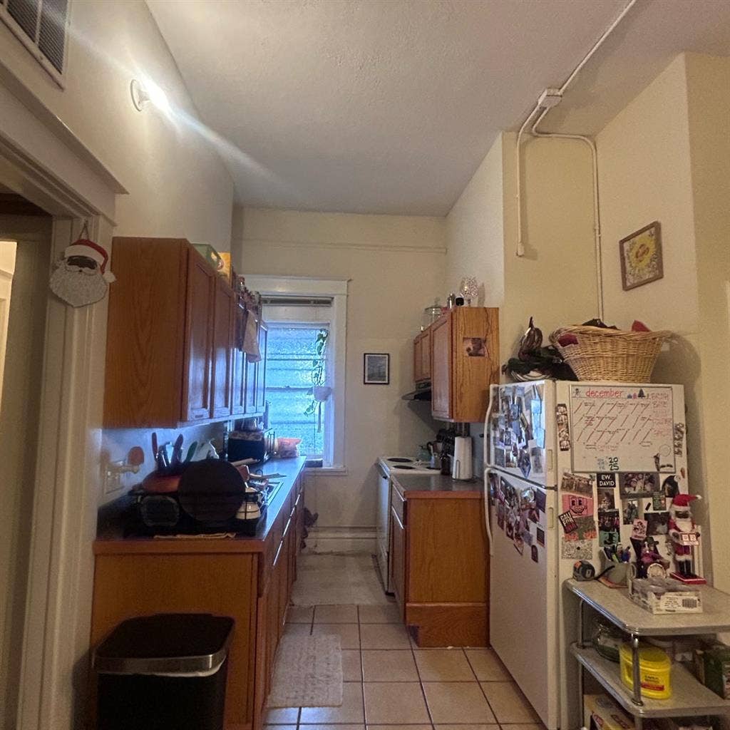 SPACIOUS ROOM FOR RENT UPTOWN