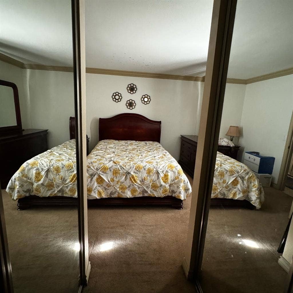 MASTER ROOM FOR RENT - FEMALES ONLY