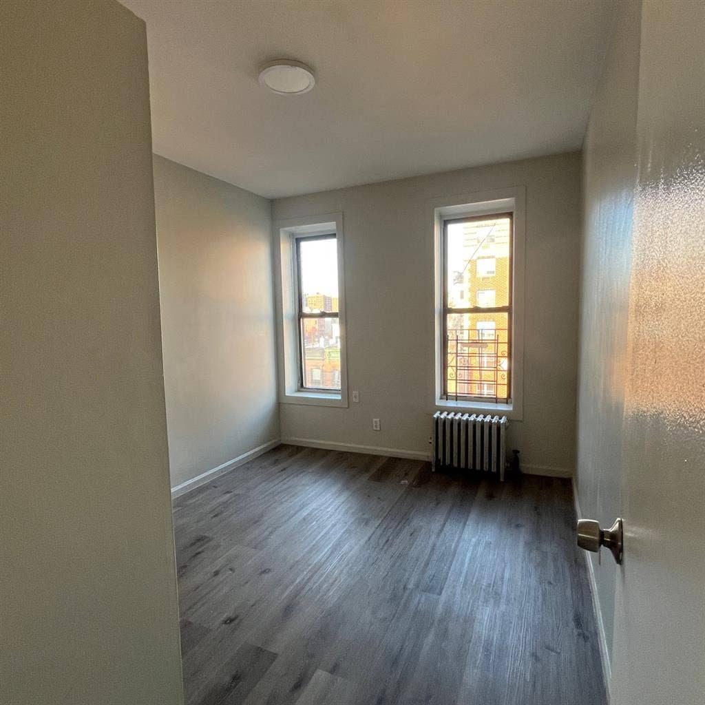 Large Bedroom in East Harlem