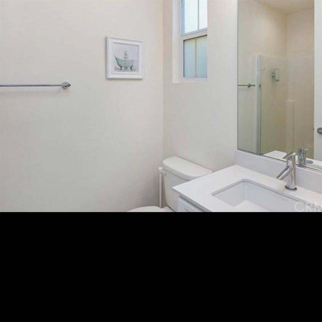 Private entrance & bath single bed