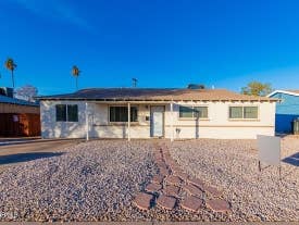 Room at Dobson and Main, Mesa