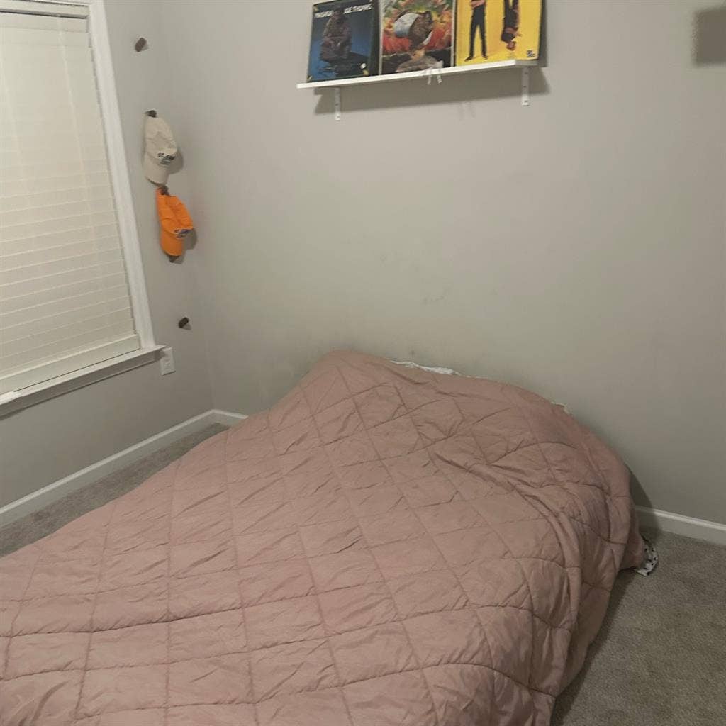 Bedroom for rent.