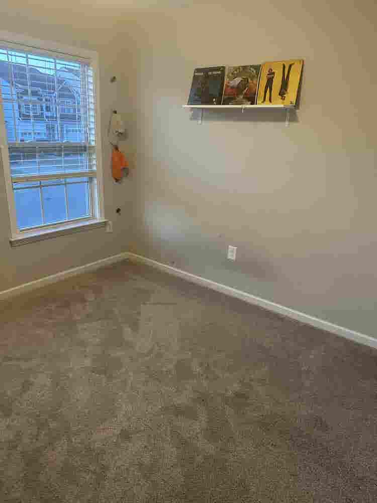 Bedroom for rent.