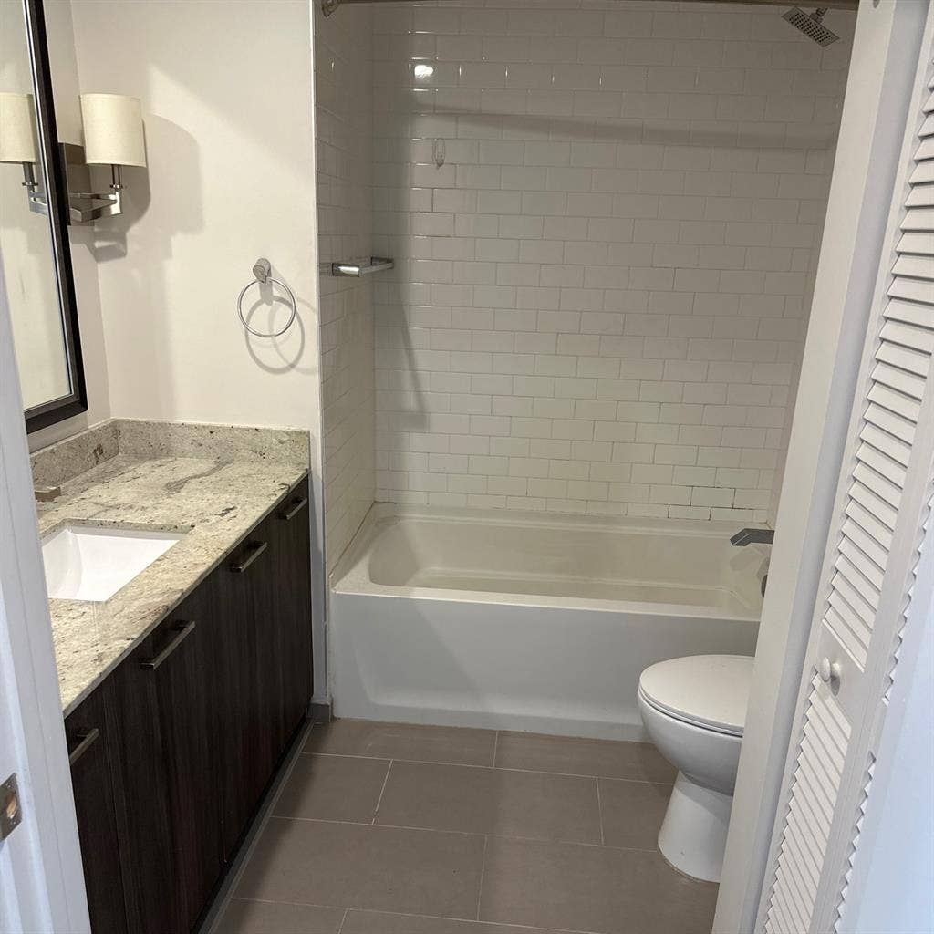 Private room/ bathroom in Doral