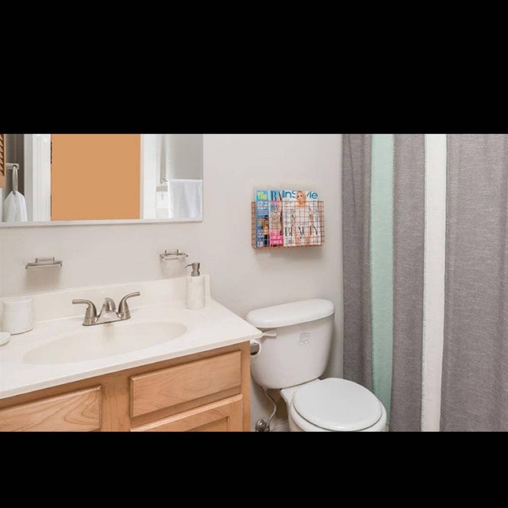 Looking for a roommate for 6 months