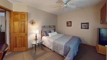 LAKE PROPERTY FURNISH ROOM