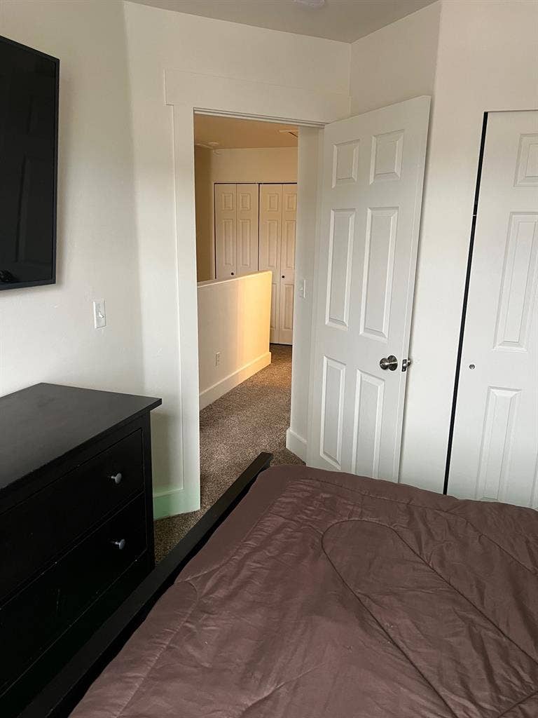 Fully Furnished Room w/Prvt Bathroo