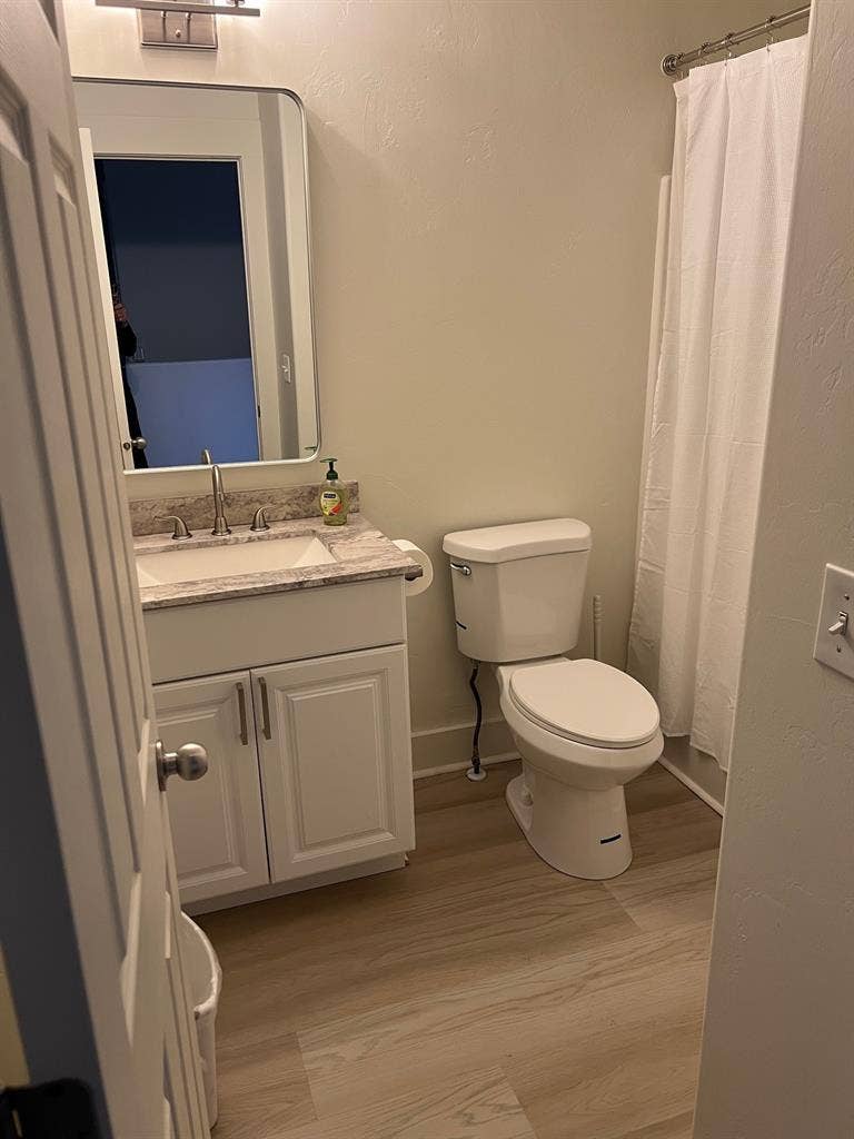 Fully Furnished Room w/Prvt Bathroo