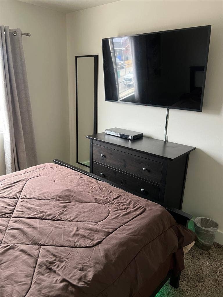 Fully Furnished Room w/Prvt Bathroo