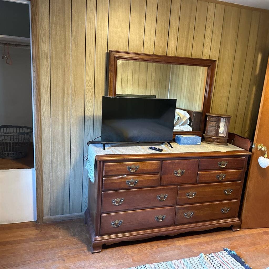 One bedroom in Seekonk, MA $