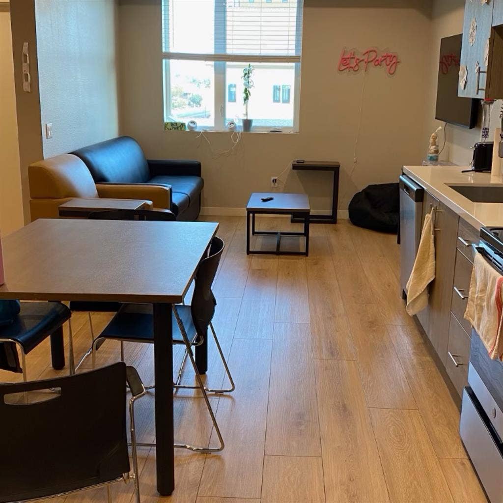 Luxury private room near 
SDSU