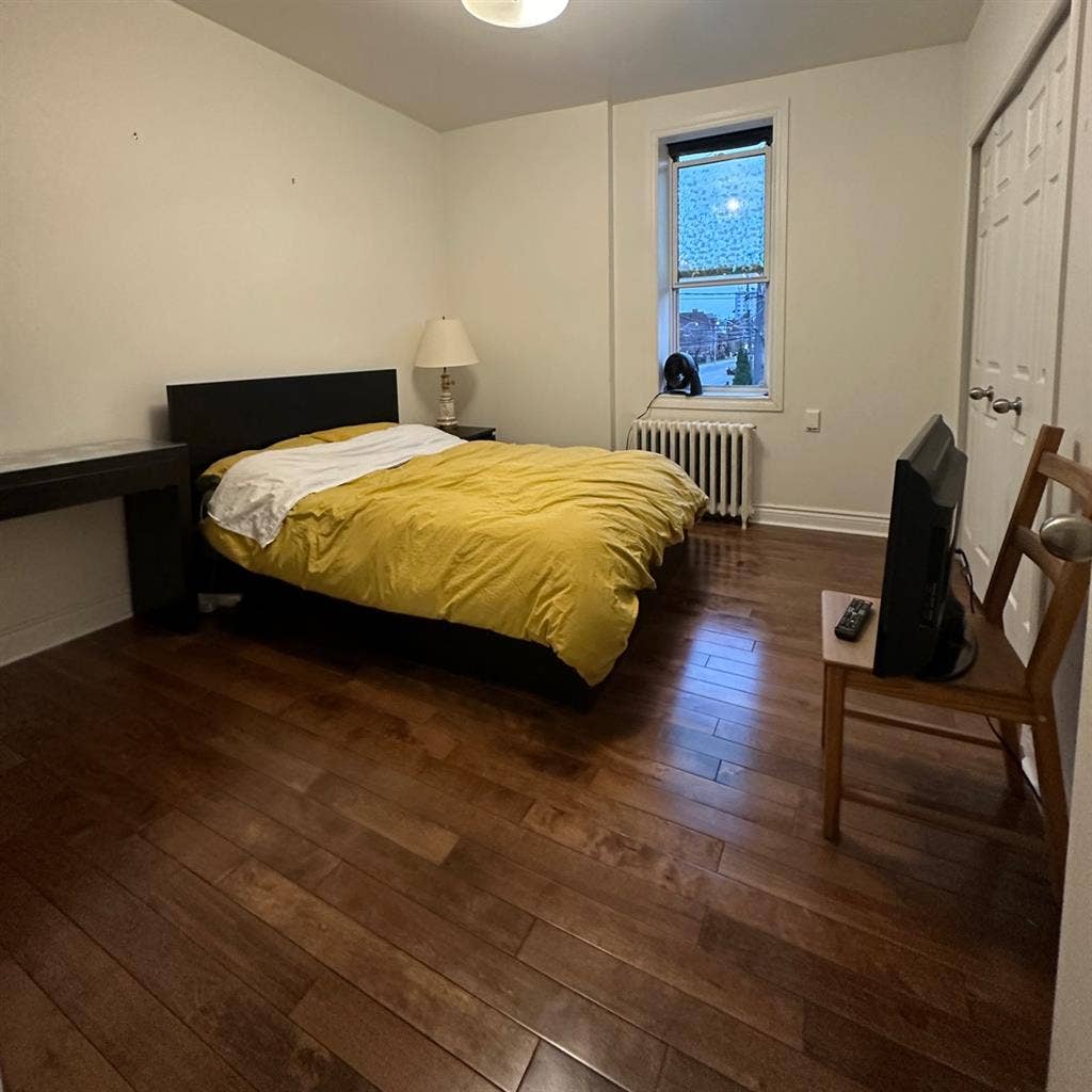 2 bedroom furnished sublet Parkdale