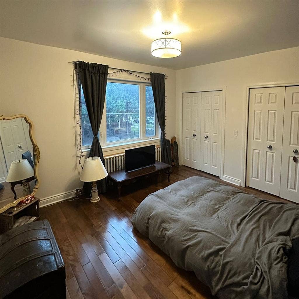 2 bedroom furnished sublet Parkdale